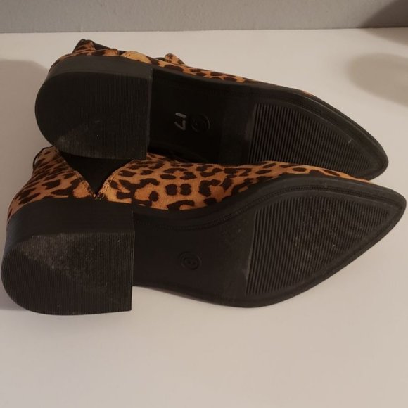 Bella Vita Womens Leopard Animal Print Booties Faux Suede Size 6 - Picture 4 of 4